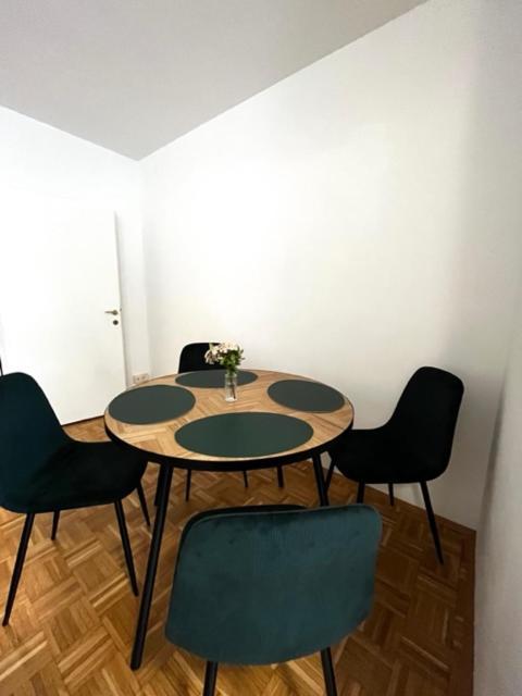 Ganze Ferienwohnung In Top Lage Mit Loggia Klagenfurt am Woerthersee Exteriör bild